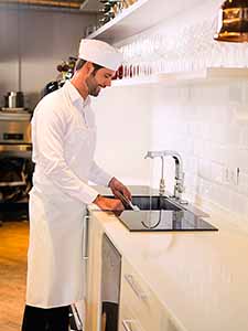 DELANTAL PLASTIFICADO BLANCO 75X90